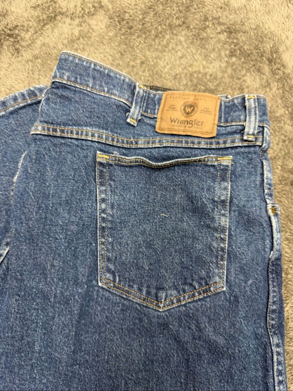 Wrangler Authentics Stretch Jeans, Size Men’s 42x29 in good shape!